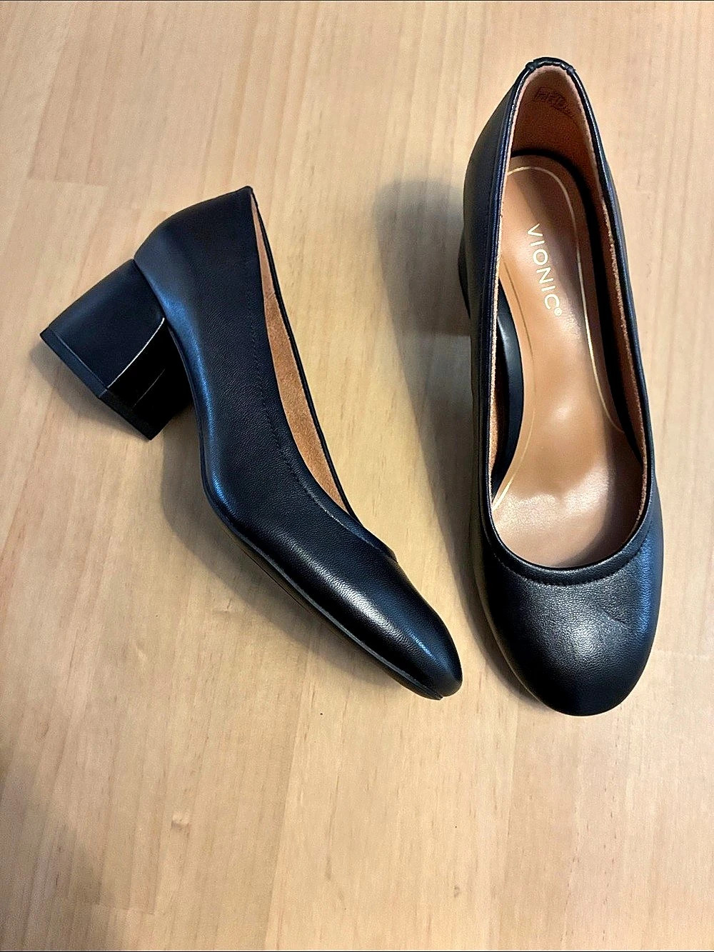 Vionic Carmel Block Heel Pump Black Leather Round Toe US 7.5